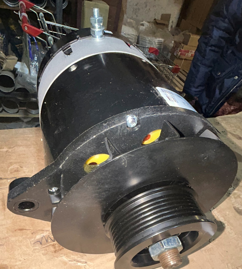 Генератор НЕФАЗ, ЛИАЗ  двиг.КАМАЗ-740.11  28В 115А  /Электром/}